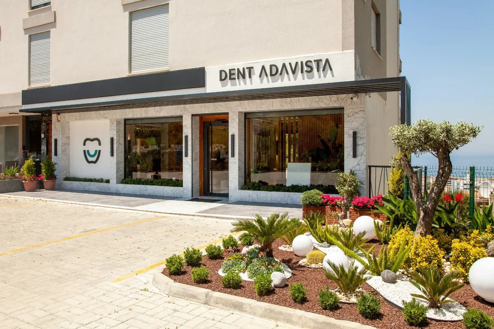 DentAdavista Clinic Facade